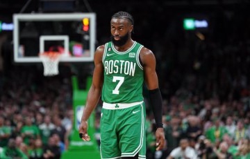 开云体育移动版-布朗是绿军领袖 他的地位是不是已超越塔图姆了？